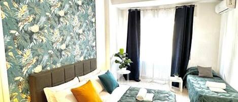 2 عدّة غرف نوم ومكواة/لوح كي وسرير سفر وواي فاي مجانًا