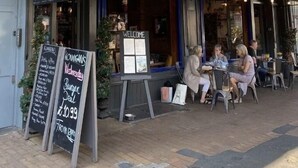 A brick building with a sign reading "KONNIGANS" and outdoor seating. - Spacious & Luxurious 2-bed Apartment in London (London)