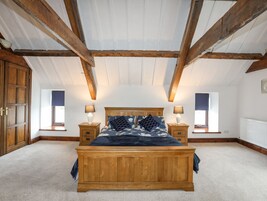 4 habitaciones, decoración personalizada y muebles diferentes 