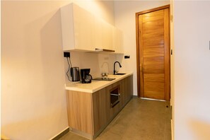 Coffee/tea maker, electric kettle