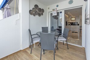 Outdoor dining - Puerto Feliz 2 : Magnificent renovated penthouse with sea views (Puerto Rico)