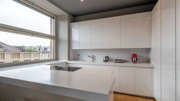 Lavavajillas, cafetera/tetera