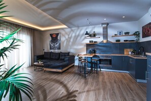Een 50-inch smart-tv met satellietzenders