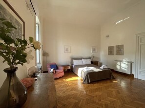 1 bedroom, iron/ironing board, WiFi, bed sheets - Beautiful appartamento in Naples in piazza amedeo (Napoli)