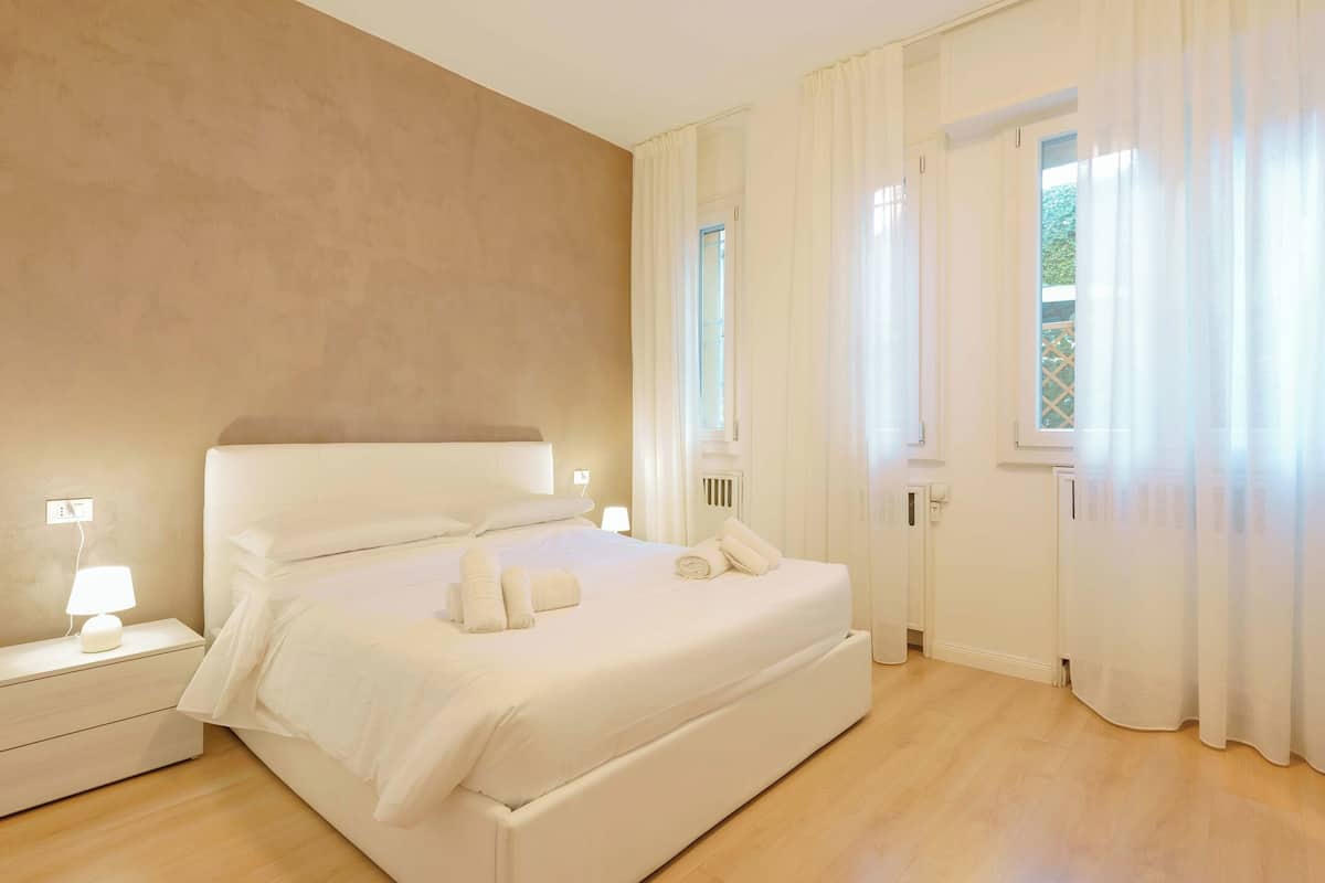 Decoración personalizada, wifi gratis y ropa de cama