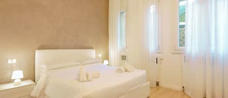 Businesshuone | Yksilöllisesti sisustettu, ilmainen Wi-Fi, vuodevaatteet