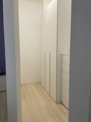 Grand Room | Almari pakaian