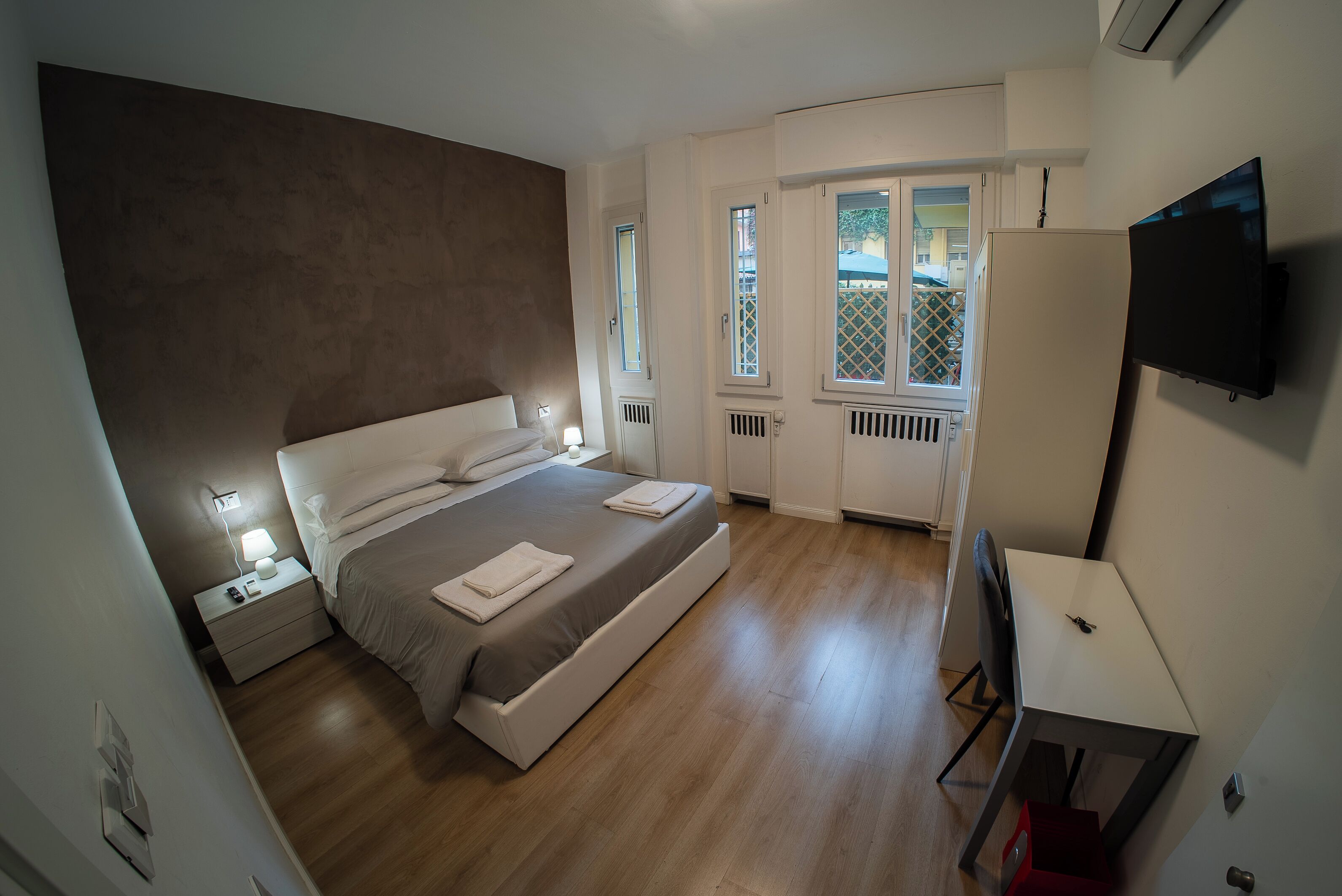 Business Room | Individually decorated, free WiFi, bed sheets