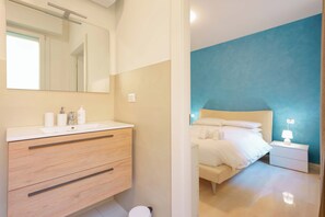 Articles de toilette gratuits, sèche-cheveux, bidet, serviettes fournies