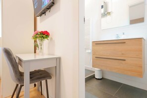 Habitación empresarial | Decoración personalizada, wifi gratis y ropa de cama 