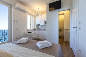 1 bedroom, in-room safe, iron/ironing board, free WiFi - EXCLUSIVE OPENSPACE WITH BREATHTAKING TERRACE SEA VIEW & ANCIENT VILLAGE SUNSET (Castelsardo)