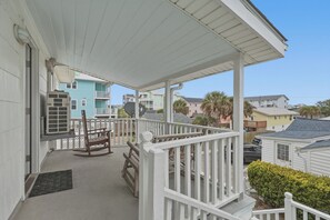 Property grounds - ☀️Beacon House-Historic Inn in Carolina Beach!☀️ (Carolina Beach)