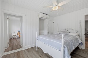 9 bedrooms, WiFi, bed sheets - ☀️Beacon House-Historic Inn in Carolina Beach!☀️ (Carolina Beach)