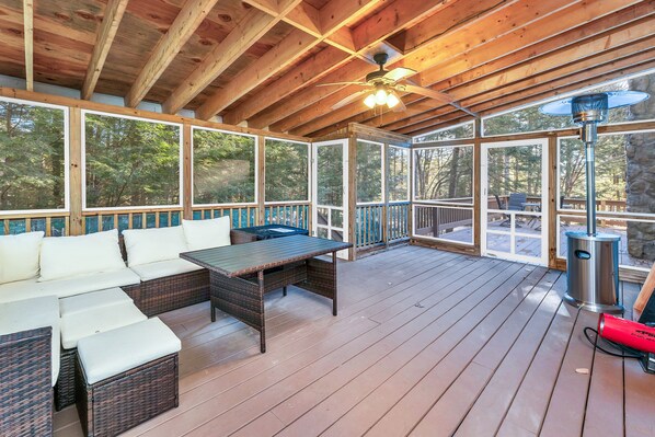 Smart TV, fireplace - Suissevale on Winnipesaukee Home For 11 (Moultonborough)