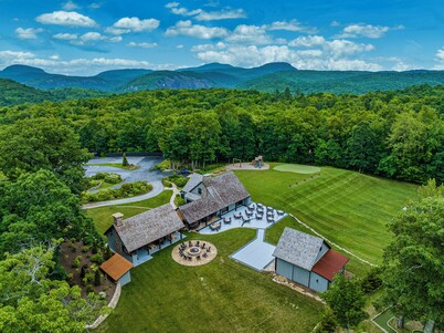 Dragonfly Cottage: Dog Friendly, Enclosed Yard Area, Community Perks