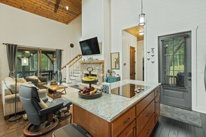 Smart TV, fireplace - Dragonfly Cottage: Dog Friendly, Enclosed Yard Area, Community Perks (Glenville)