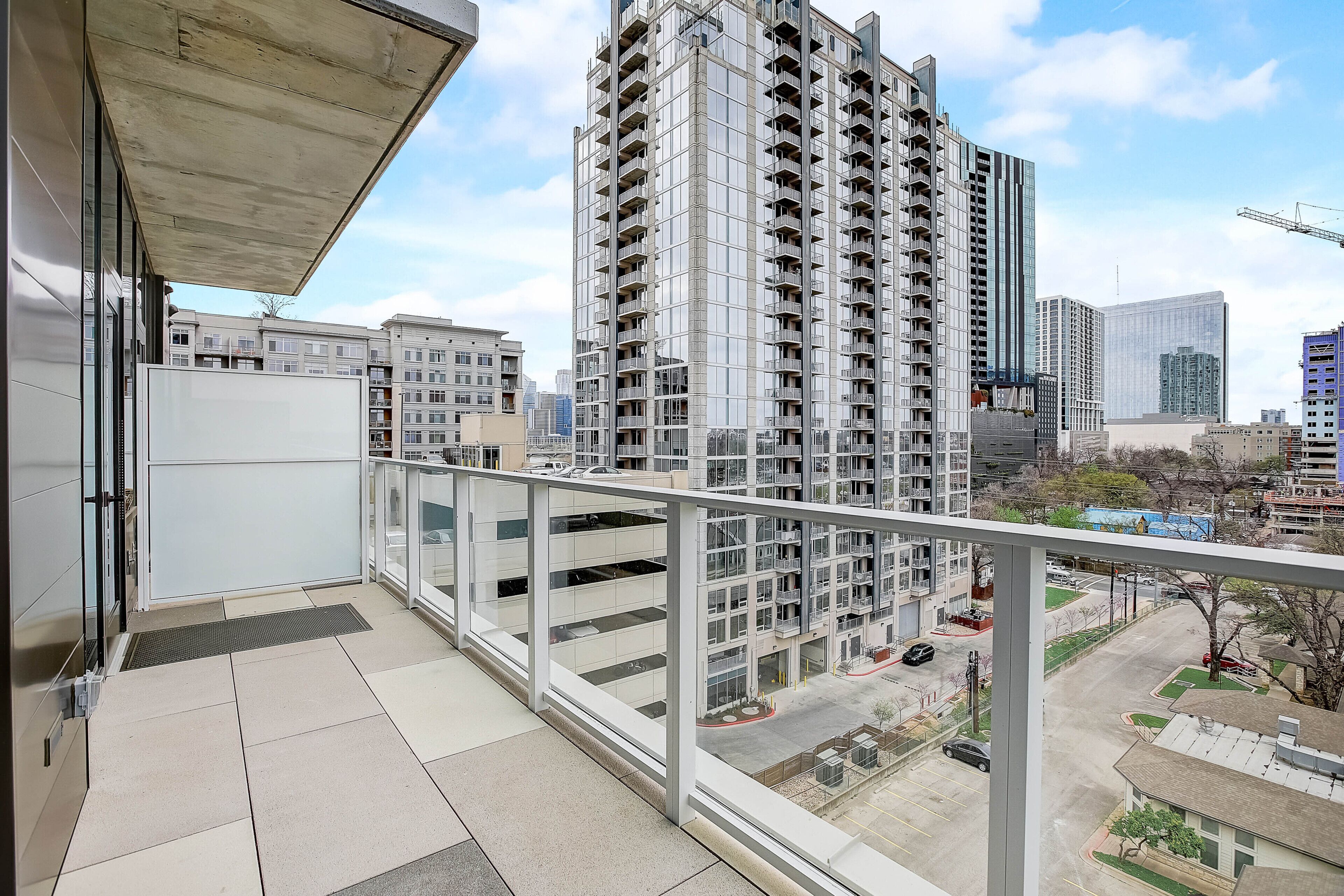 Condo de lujo, 2 habitaciones, balcón, vista a la ciudad | Balcón