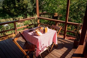 Basic Cabin | Outdoor dining - Cabana Casa Enxaimel (Picada Cafe)