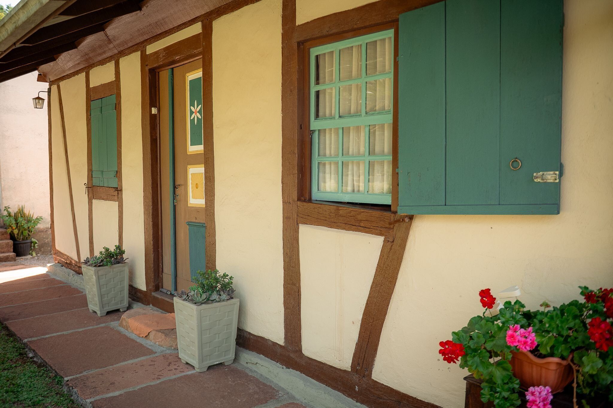 Basic Cabin | Exterior detail