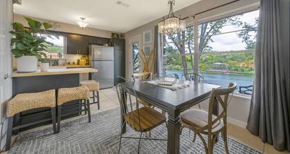 Stunning waterfront views, Walking distance to many restaurants