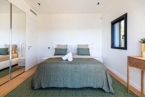 6 habitaciones, tabla de planchar con plancha, wifi y ropa de cama 