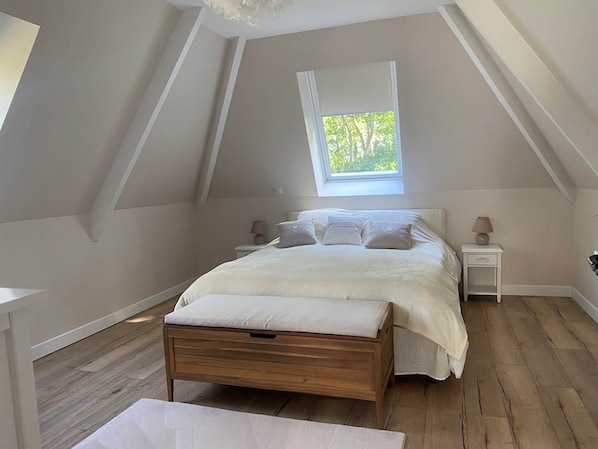chambre-deluxe-lit-emma-decoration-cosy