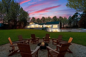 House, Multiple Beds (Blanca Bay on Brawley) | Property grounds