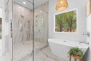 House, Multiple Beds (Blanca Bay on Brawley) | Bathroom - Blanca Bay on Brawley (Mooresville)
