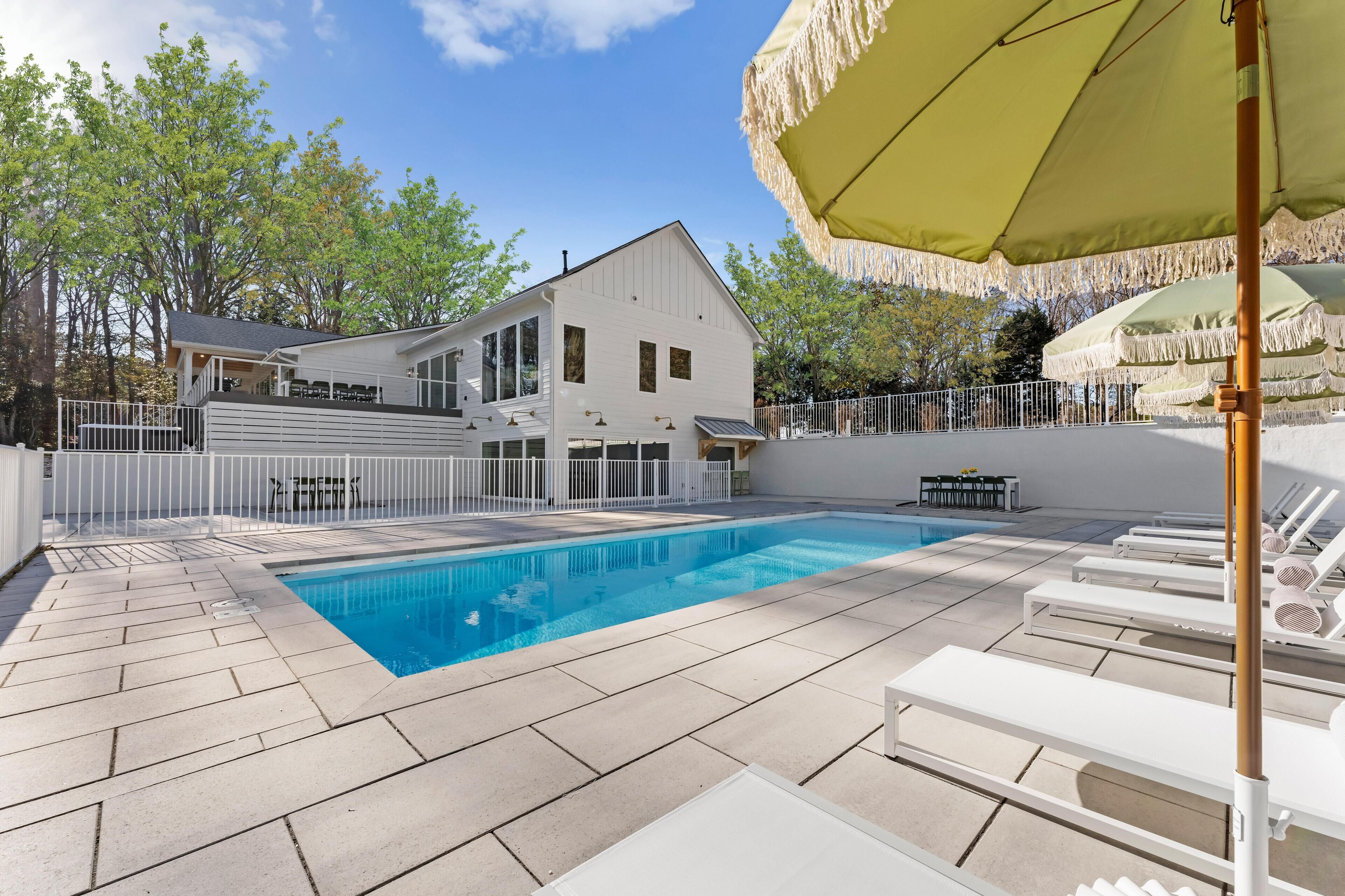 Hus, flere senger (Blanca Bay on Brawley) | Basseng | Sesongbasert utendørsbasseng og et oppvarmet basseng