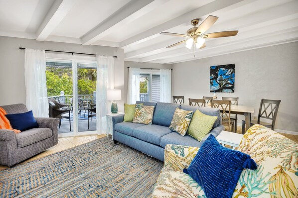 Smart TV - Steps to East Beach & Pet Friendly w/ 2 King Beds (St. Simons Island)