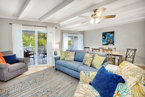 Steps to East Beach & Pet Friendly w/ 2 King Beds