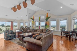 Smart-TV, fotballspill og bordtennis