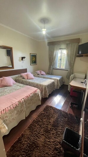 Family Quadruple Room | Free WiFi - pousada ararinha azul (Campos do Jordão)