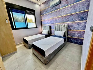 4 間睡房、可攜式嬰兒床、免費 Wi-Fi、床單