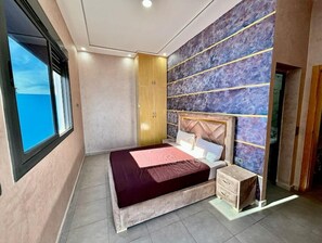 4 bedrooms, travel crib, free WiFi, bed sheets