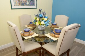 Dining - Beautiful One Bedroom Apartment Private with Free Parking and WiFi.  Near beach (Freeport)