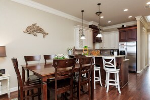 Dining - Luxury Waterfront Townhome | Endless Coastal Views (Corpus Christi)