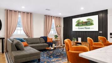 TV connectée, cheminée, jeux vidéo, livres