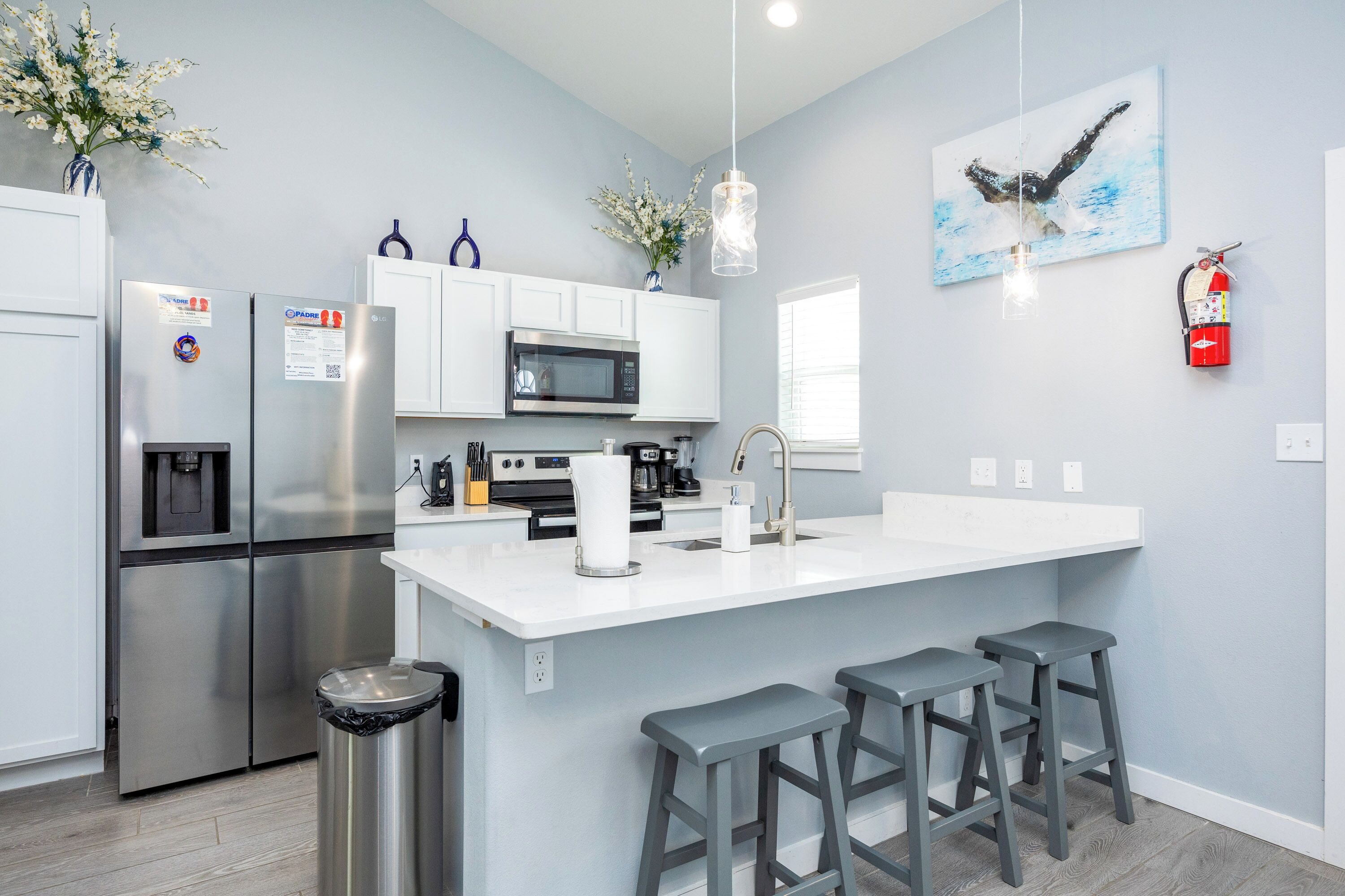 Kjøleskap, mikrobølgeovn, ovn og kokeplater