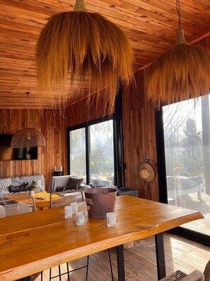 Dining - Otro Mundo, island in Delta. (Tigre)