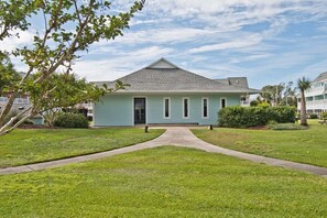 Exterior - Pebble Beach H-103, Oceanside Condo in Emerald Isle, NC! (Emerald Isle)