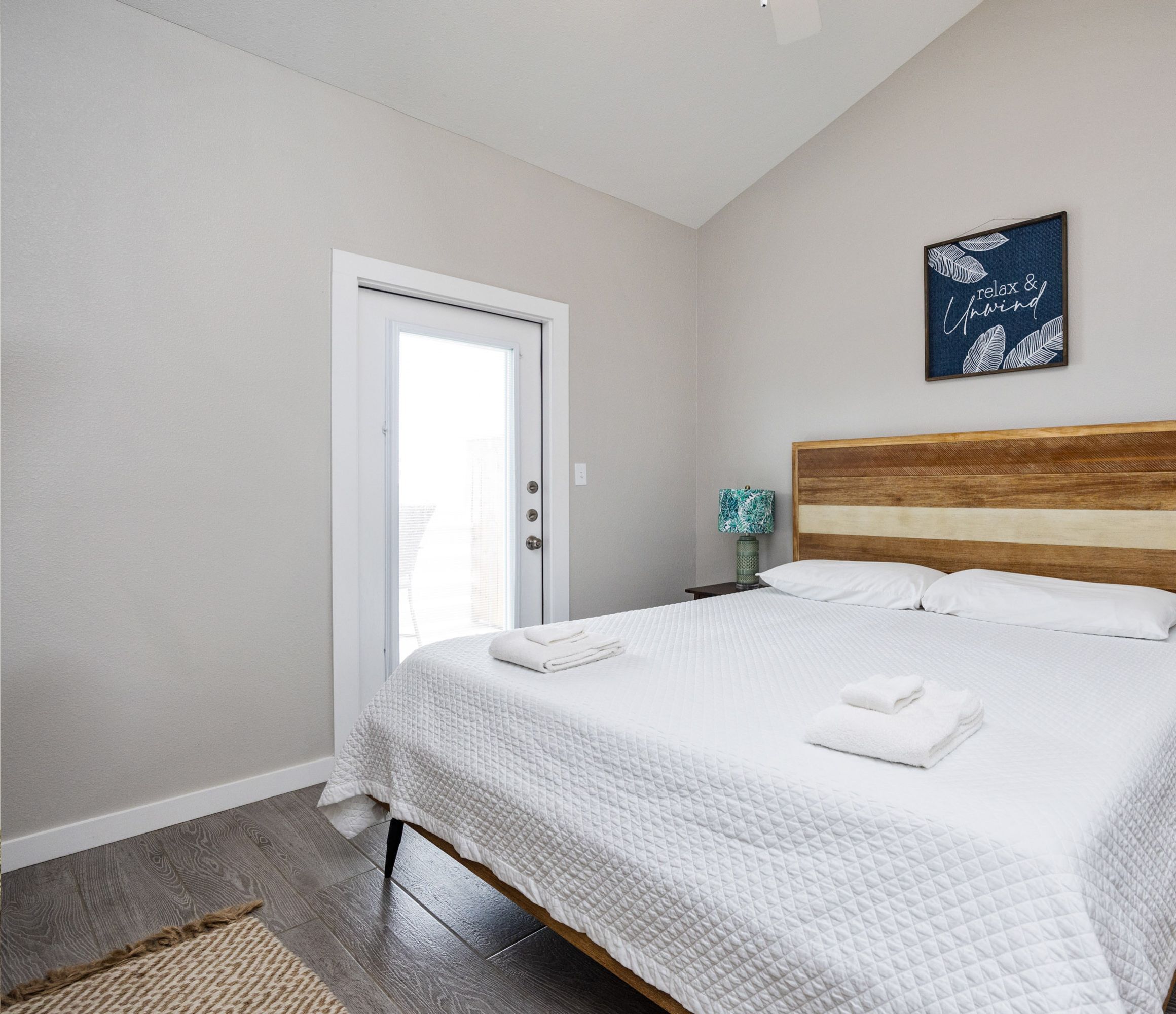 3 habitaciones, tabla de planchar con plancha, wifi y ropa de cama 