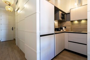 冰箱、微波炉、茶具/咖啡用具、烤面包机