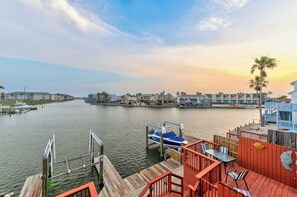 Terrace/patio - Stunning Waterfront Views at this Pet-Friendly Fishing Retreat (Corpus Christi)