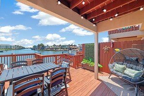 Outdoor dining - Angler’s Escape | Waterfront Views & Pet-Friendly (Corpus Christi)