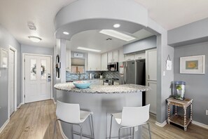 Fridge, microwave, oven, stovetop - Angler’s Escape | Waterfront Views & Pet-Friendly (Corpus Christi)