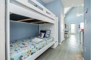 1 bedroom, iron/ironing board, WiFi, bed sheets - Charming Beach Retreat | Resort Pool, Pirate Playground & Beach Walk (Corpus Christi)