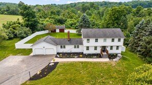 Exterior - Sleeps 16, Nerf wall, Game Room, fully fenced yard (LaFayette)