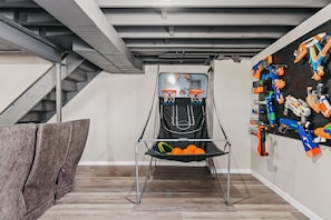 Interior - Sleeps 16, Nerf wall, Game Room, fully fenced yard (LaFayette)