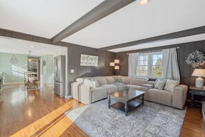 TV, fireplace, foosball - Sleeps 16, Nerf wall, Game Room, fully fenced yard (LaFayette)